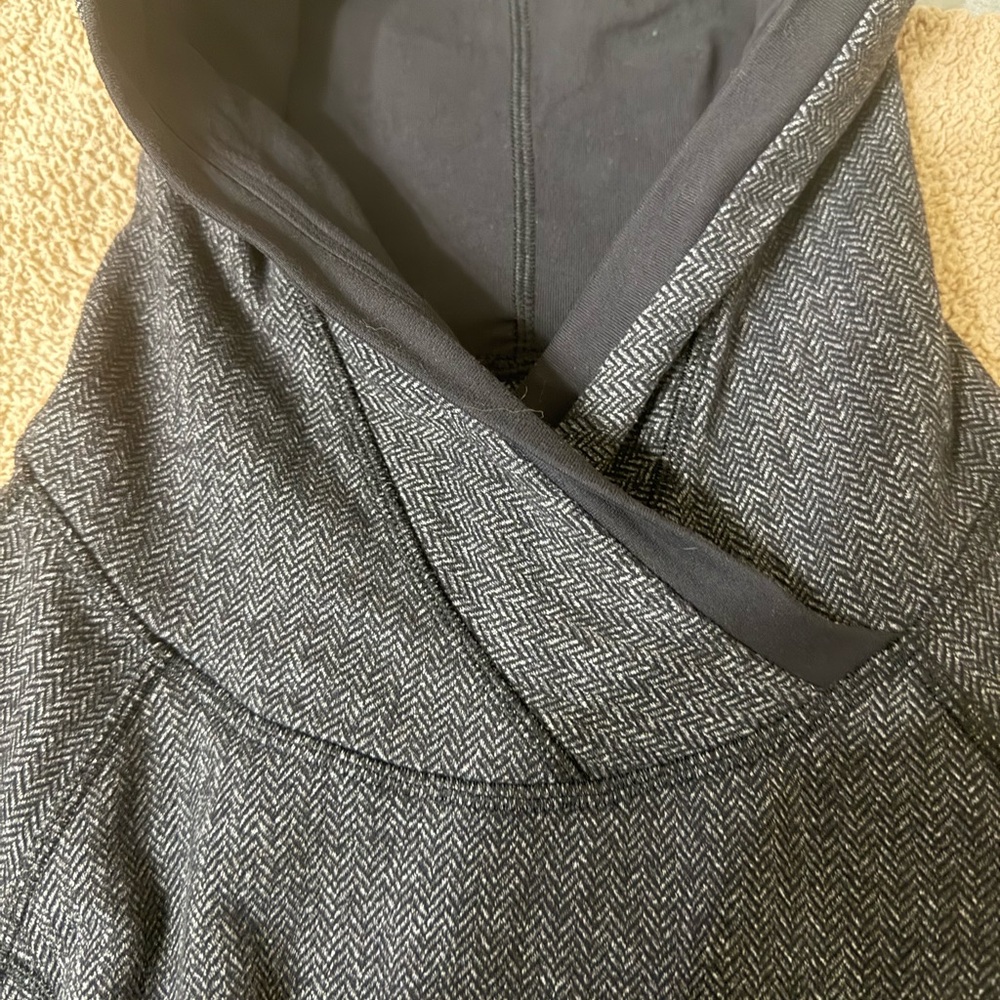 Lululemon Think Fast Houndstooth Hoodie Black/Gray Heathered Herringbone Sz 6 - Picture 4 of 5